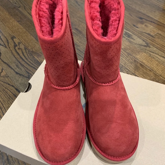 Brand new Uggs Classic Short Honeycomb Youth 3 red - Picture 8 of 12